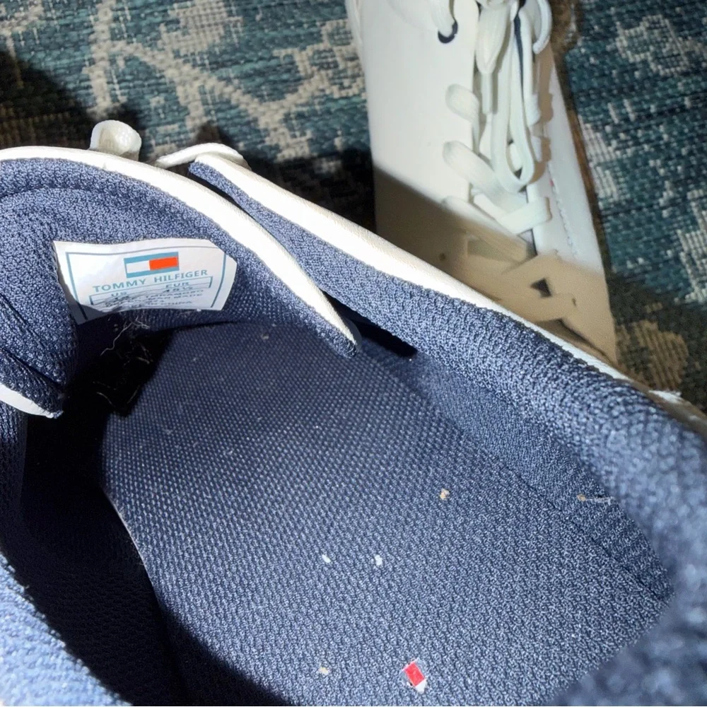 •Tommy Hilfiger• Classic Sneakers - Picture 8 of 8